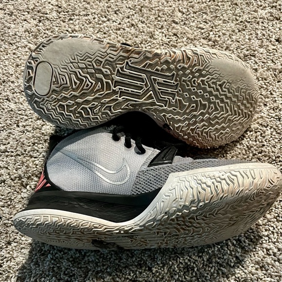 Kyrie 7 - Picture 5 of 7